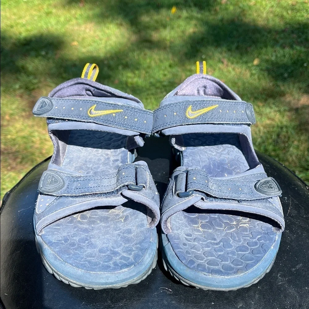 Nike Velcro Strappy Sandals navy blue and yellow. Men’s size 7